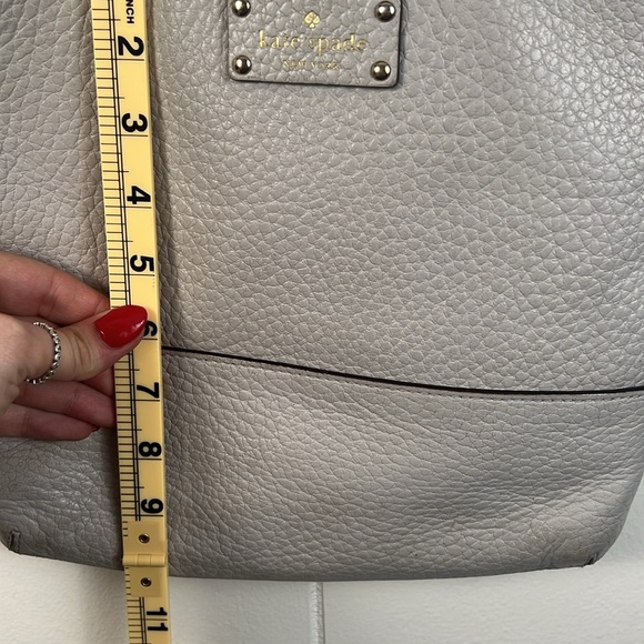 Kate Spade grey/silver pebble leather crossbody with adjustable strap - Picture 14 of 16